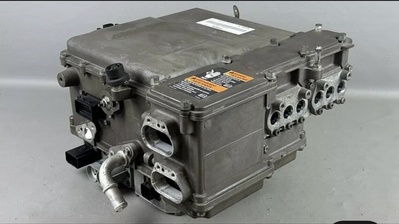 2013 GMC YUKON Power inverter module