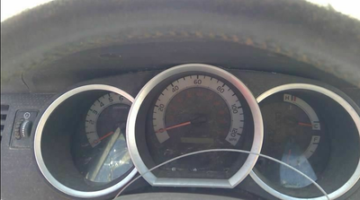 2014 Toyota Tacoma speedometer dont light up