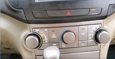 10 Toyota Highlander climate control