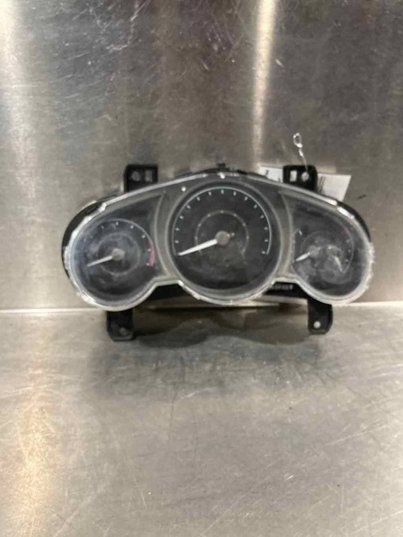 GM OEM Instrument Cluster Speedometer - 2013 Malibu (KMH) - Part #22946105